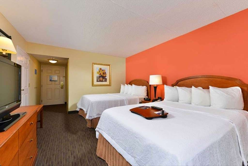 Hampton Inn Philadelphia/Bridgeport | 2 Pureland Dr, Swedesboro, NJ 08085, USA | Phone: (856) 467-6200