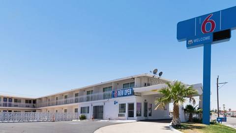 Motel 6 Barstow, CA - Route 66 | 1350 Main St, Barstow, CA 92311, USA | Phone: (760) 256-8921