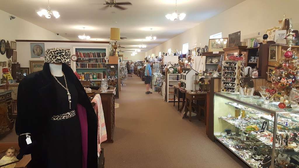 The Antique Market | 3707 N. E, Frontage Rd, Michigan City, IN 46360, USA | Phone: (219) 879-4084