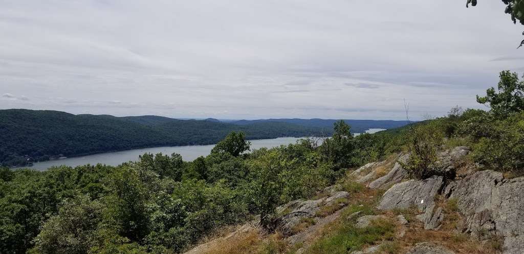 Village Vista Trail Jct. West | Appalachian Trail, Warwick, NY 10990, USA