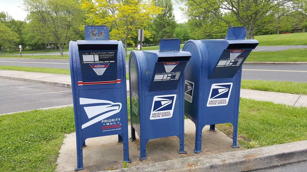 United States Postal Service | 9 Taylors Mills Rd, Manalapan Township, NJ 07726, USA | Phone: (800) 275-8777