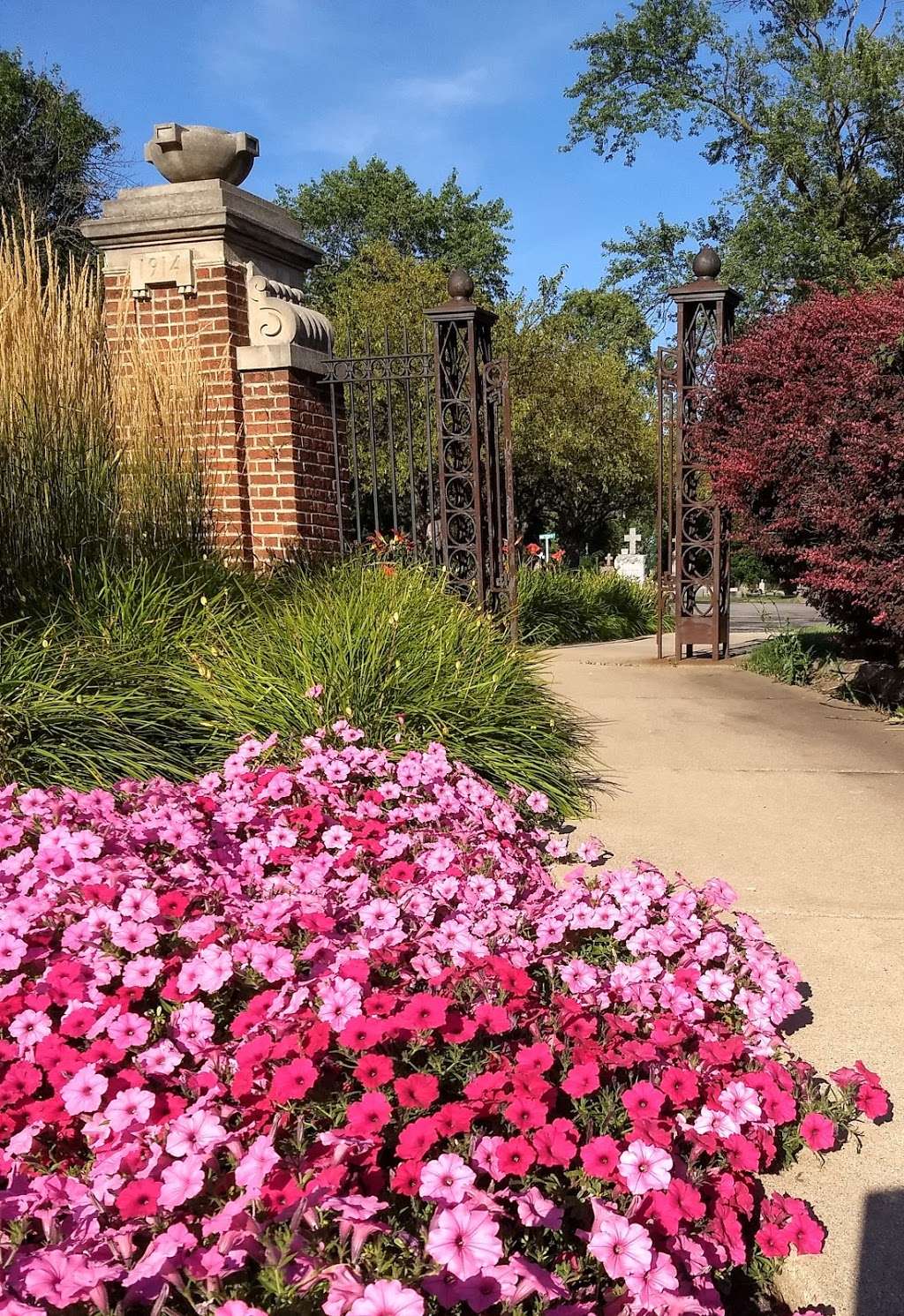 St Adalbert-Catholic Cemeteries | 3801 S 6th St, Milwaukee, WI 53221, USA | Phone: (414) 483-3663