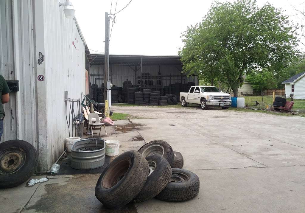 Lunas Tire Shop | 324 S Main St, Highlands, TX 77562 | Phone: (281) 426-8786