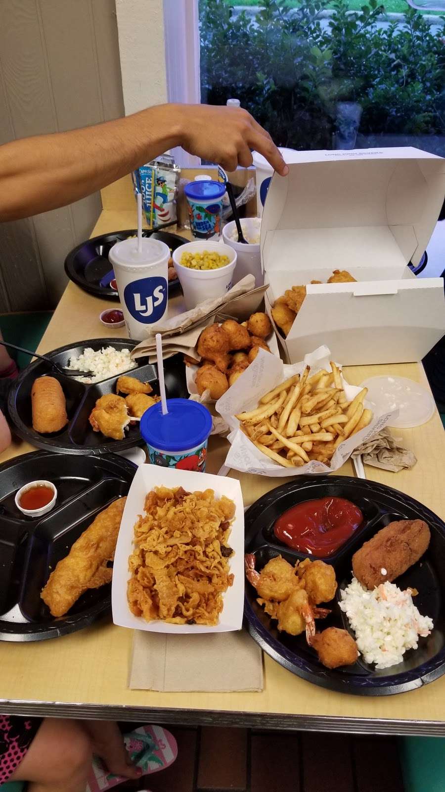 Long John Silvers | 2035 Edwin Miller Blvd, Martinsburg, WV 25404, USA | Phone: (304) 263-6648