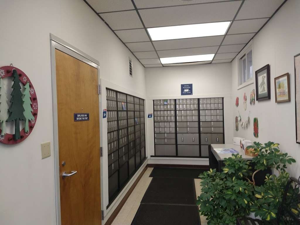 United States Postal Service | 11 Cannonball Trail, Bristol, IL 60512, USA | Phone: (800) 275-8777