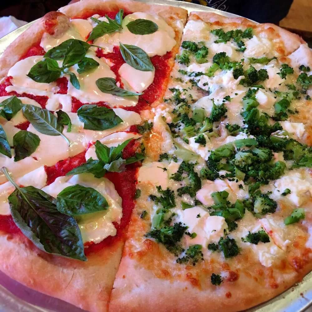 Mountain Pizzeria | 139 Camelback Rd, Tannersville, PA 18372, USA | Phone: (570) 688-9800