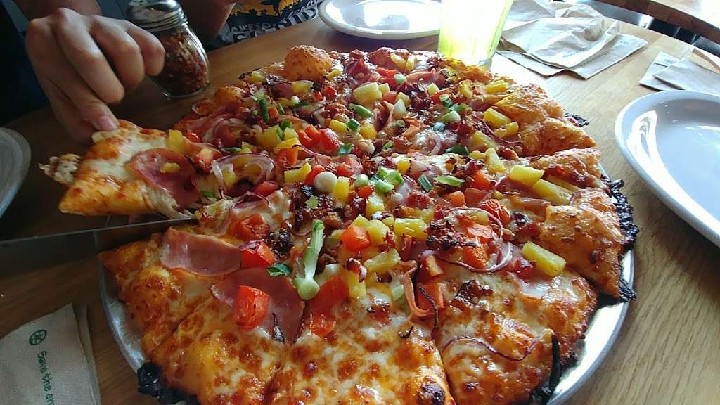 Round Table Pizza-Wings-Brew | 3776 Fallon Rd, Dublin, CA 94568, USA | Phone: (925) 833-7800