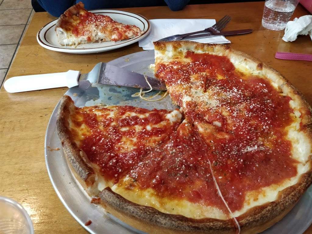 Gennaros Chicago Style Pizza | 40 Glocker Way, Pottstown, PA 19465, USA | Phone: (484) 949-8887