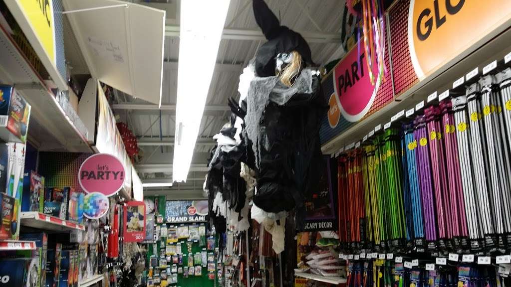 Party City | 2009 Black Rock Turnpike, Fairfield, CT 06825, USA | Phone: (203) 330-8500