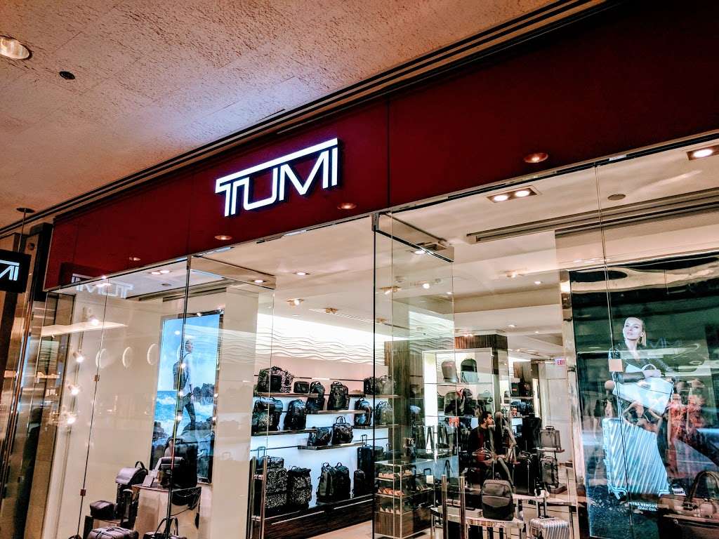 TUMI Store - Watertower Place | 835 N Michigan Ave Space 4015, Chicago, IL 60611, USA | Phone: (312) 274-0824