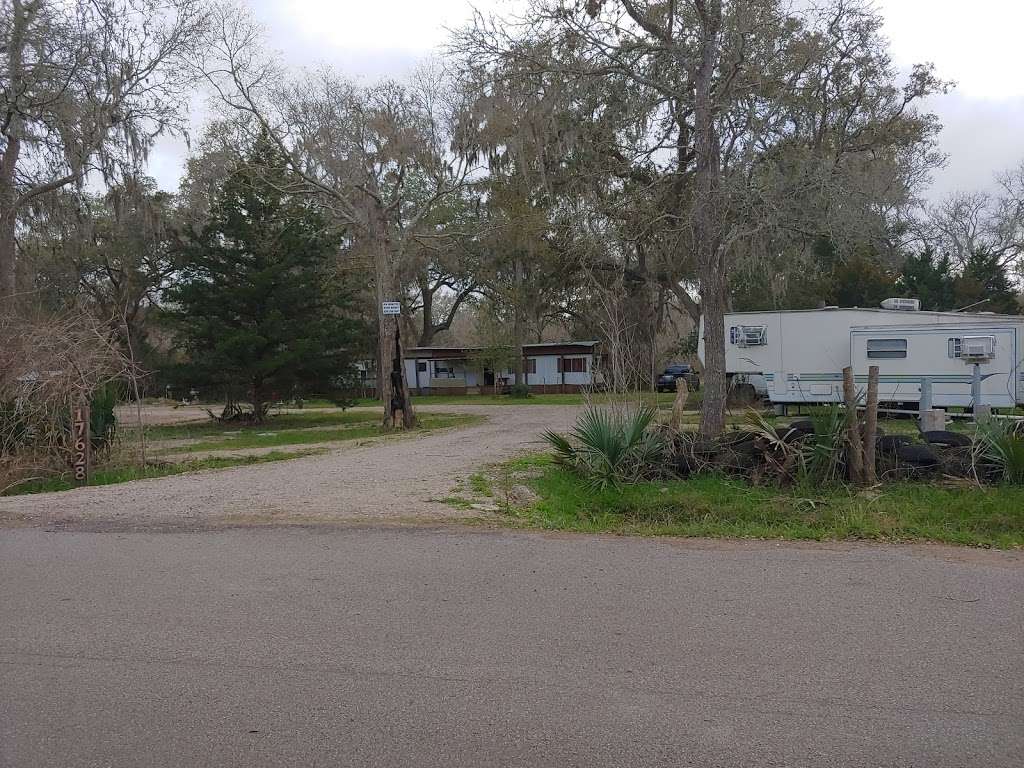 Alexsandra ( RV Park ) | 17628 County Rd 426, Brazoria, TX 77422, USA | Phone: (979) 258-1041