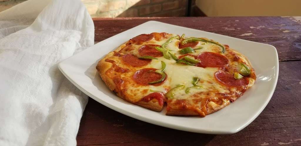 Pieros Pizza | 647 Roger Williams Ave, Highland Park, IL 60035 | Phone: (847) 433-7795