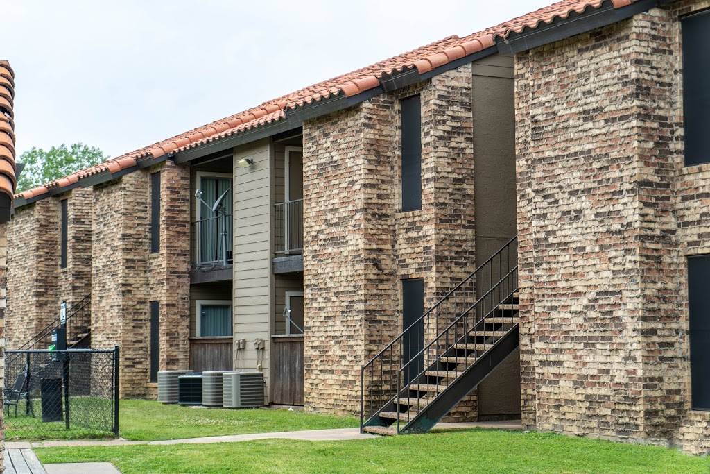 Verona Apartments | 350 Shady Ln Dr, Fort Worth, TX 76112, USA | Phone: (682) 301-3147