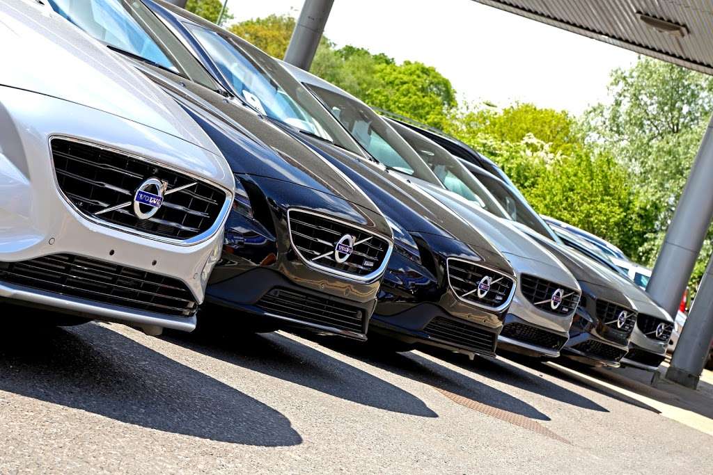 Doves Volvo Gatwick | Keepers Corner, Burstow, Copthorne, Gatwick RH6 9RR, UK | Phone: 01342 441572