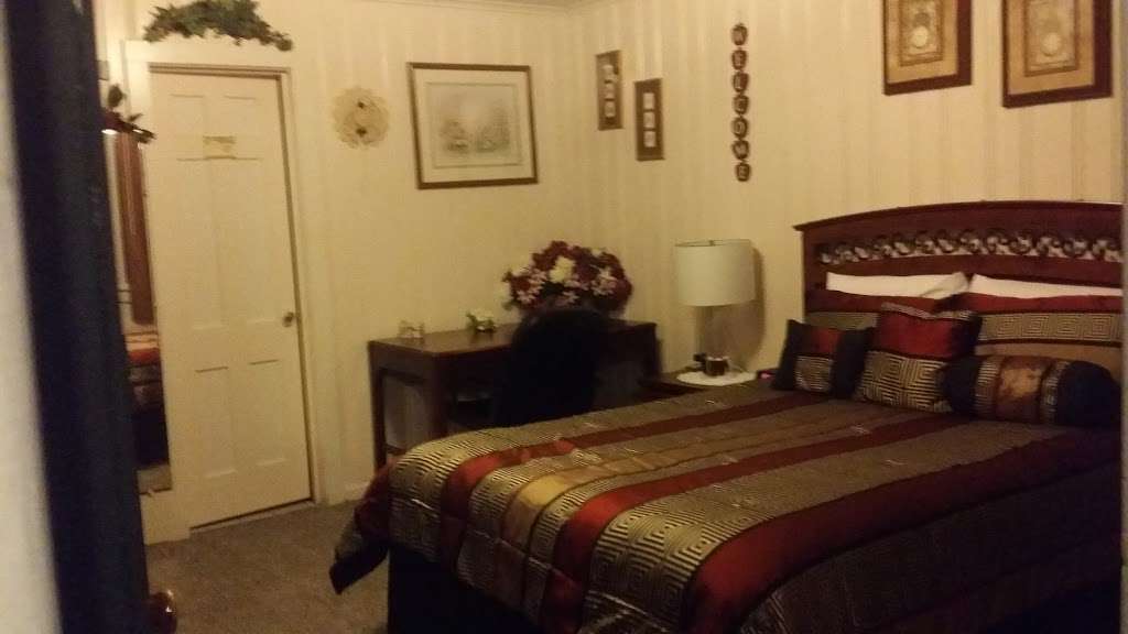 Sunflower Motel | 406 1st St, Hiawatha, KS 66434 | Phone: (785) 742-4305