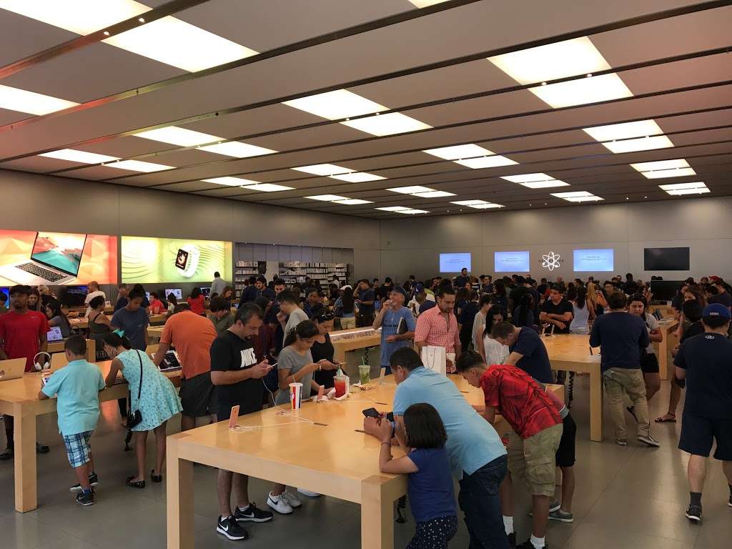 Apple Los Cerritos | 242 Los Cerritos Center, Cerritos, CA 90703, USA | Phone: (562) 356-1555