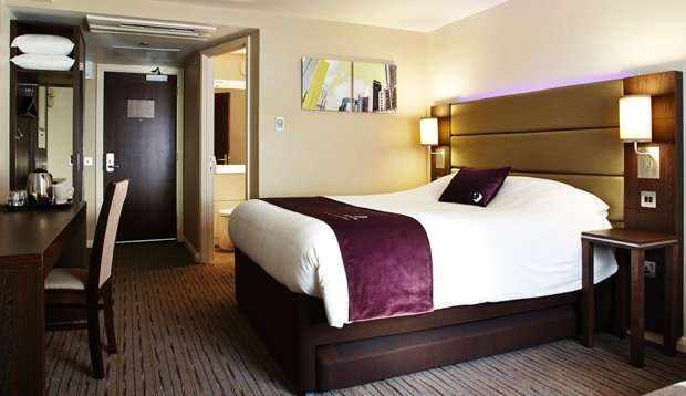 Premier Inn London Greenford | Western Ave, Greenford, Perivale, Greenford UB6 8TE, UK | Phone: 0871 527 8658