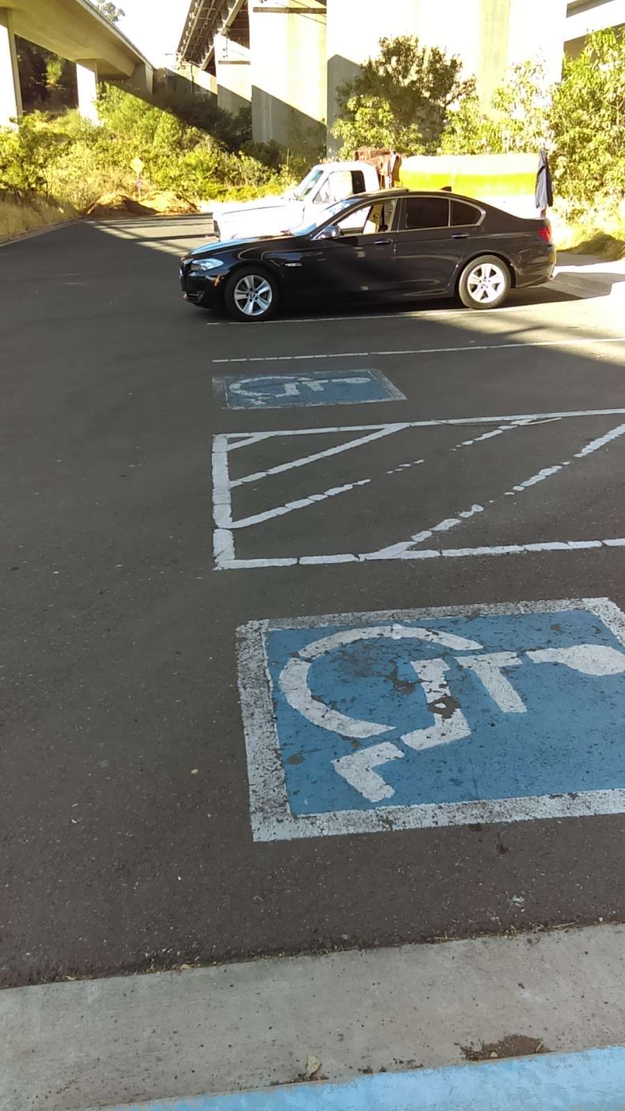 Parking for Carquinez Bridge pedestrian and bicycle access | Crockett, CA 94525, USA