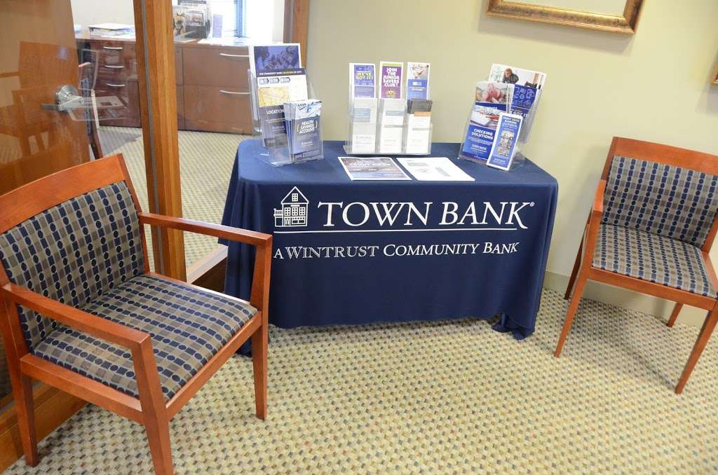 Town Bank | 400 Milwaukee Ave, Burlington, WI 53105, USA | Phone: (262) 763-3581