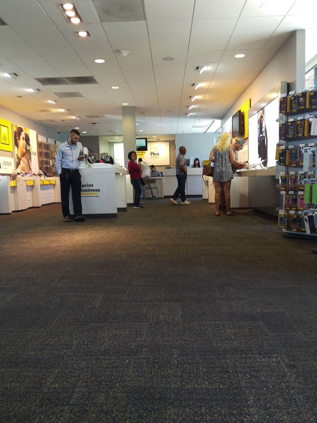 Sprint Store | 2090 N Rainbow Blvd, Las Vegas, NV 89108, USA | Phone: (702) 631-8944