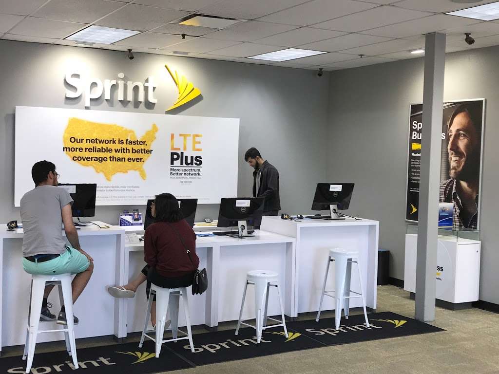 Sprint Store | 7917 S Harlem Ave, Burbank, IL 60459, USA | Phone: (708) 430-3000