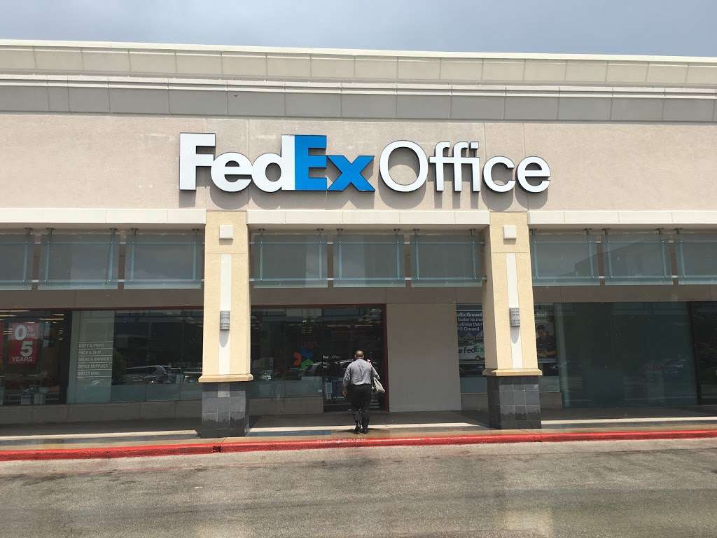 FedEx Office Print & Ship Center | 1703 Post Oak Blvd, Houston, TX 77056, USA | Phone: (713) 439-1113