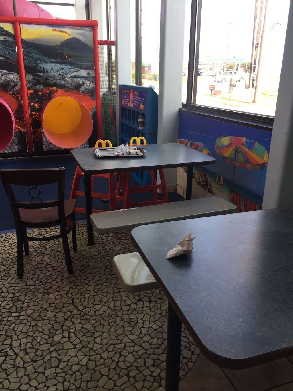 McDonalds | 3902 S Great SW Pkwy, Grand Prairie, TX 75052, USA | Phone: (972) 641-7323