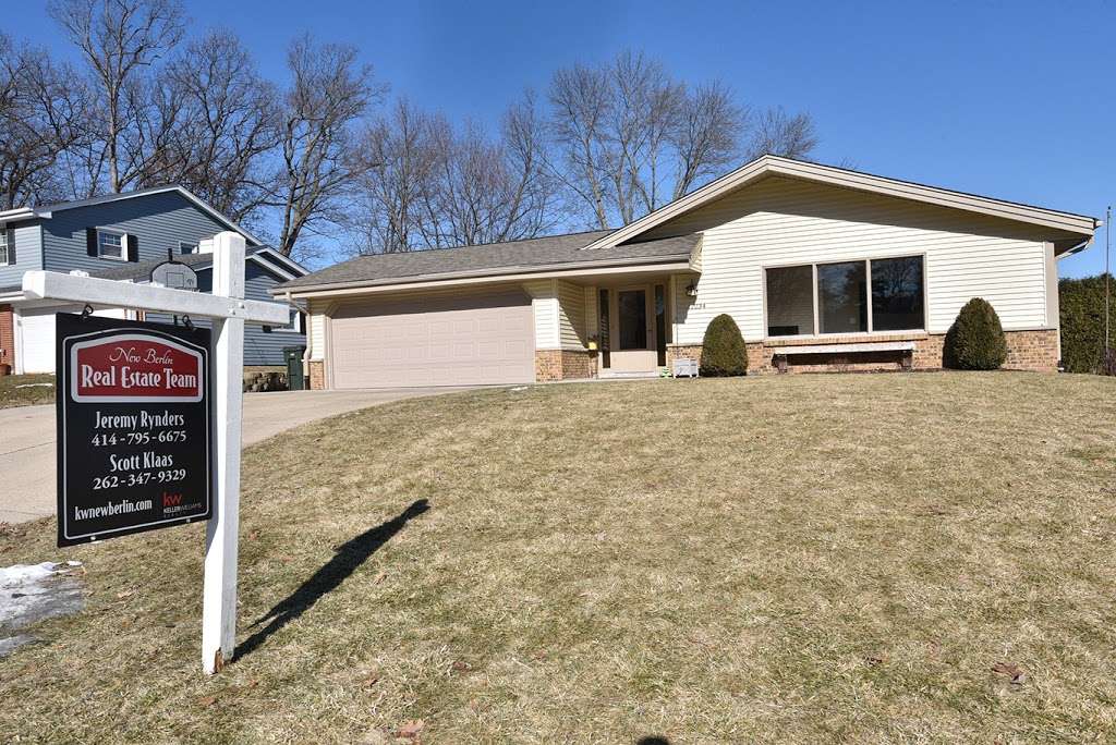 Lifetime Realty Group with Keller Williams Realty | 2665 S Moorland Rd Suite 104, New Berlin, WI 53151, USA | Phone: (414) 795-6675