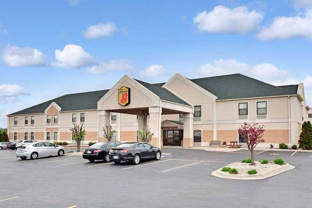 Super 8 by Wyndham Hampshire IL | 115 Arrowhead Dr, Hampshire, IL 60140 | Phone: (847) 453-3639