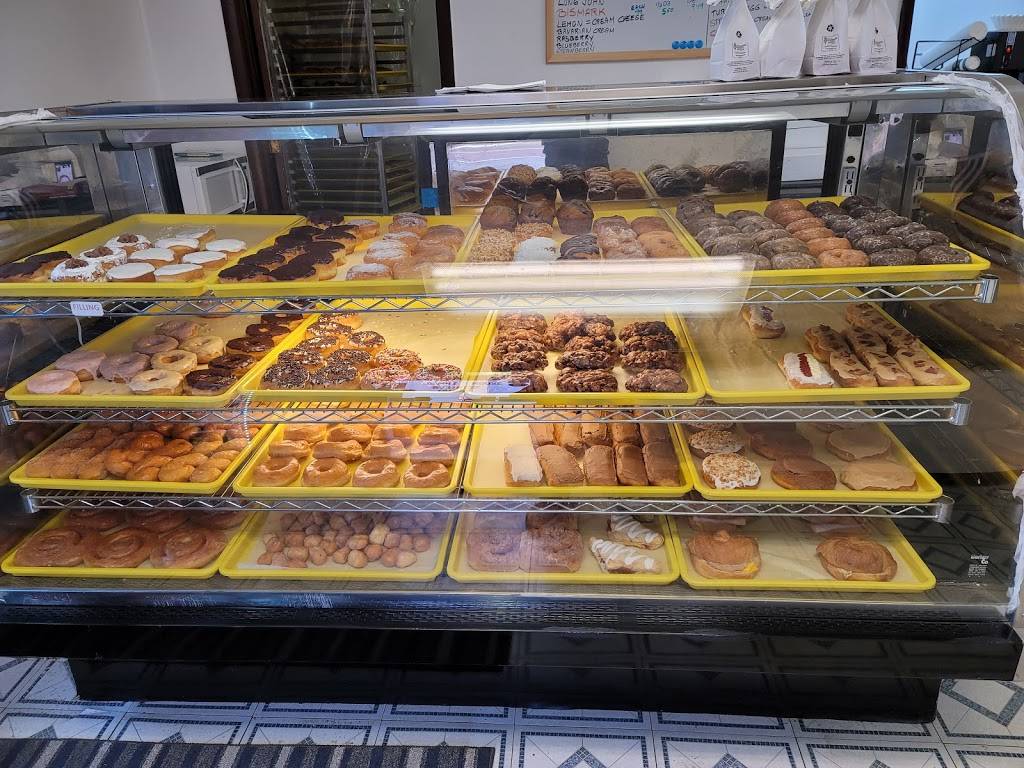 Donut House dcj | 8500 Morgan Ford Rd, St. Louis, MO 63123 | Phone: (314) 349-1178