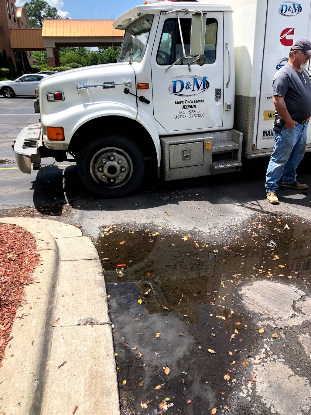 D & M Truck, Trailer, and Tire Repair | 6100 Linsdale St, Detroit, MI 48204, USA | Phone: (586) 933-6354