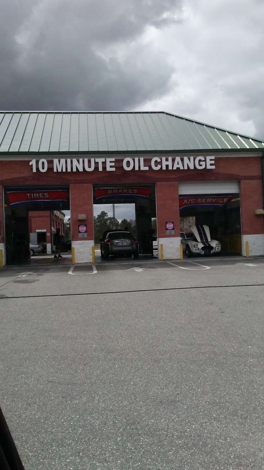 Express Oil Change and Tire Engineers | 710 S Alafaya Trail, Orlando, FL 32828 | Phone: (407) 502-4984