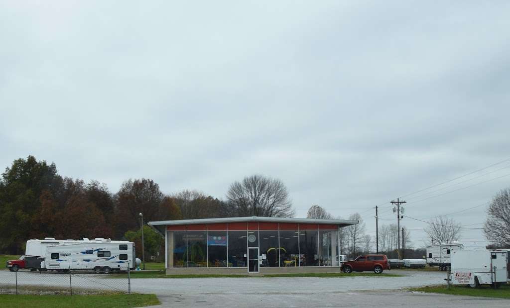 Gilliland Trailer Sales | 2710 N, IN-9, Columbus, IN 47203, USA | Phone: (812) 546-5432