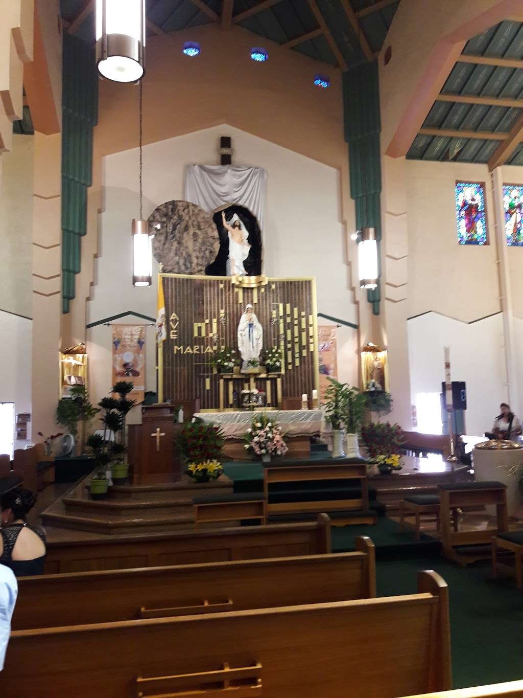 Our Lady of Lourdes Catholic Church | 3772 E 3rd St, Los Angeles, CA 90063 | Phone: (323) 526-3800