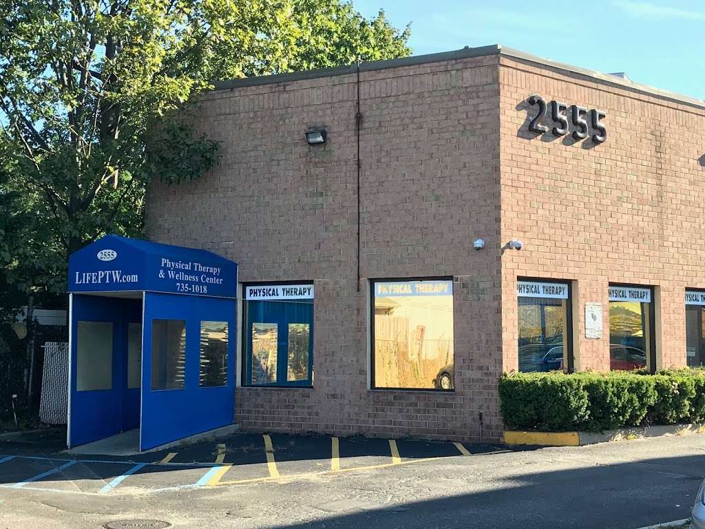 Life Physical Therapy & Wellness | 2555 Hempstead Turnpike, East Meadow, NY 11554 | Phone: (516) 735-1018