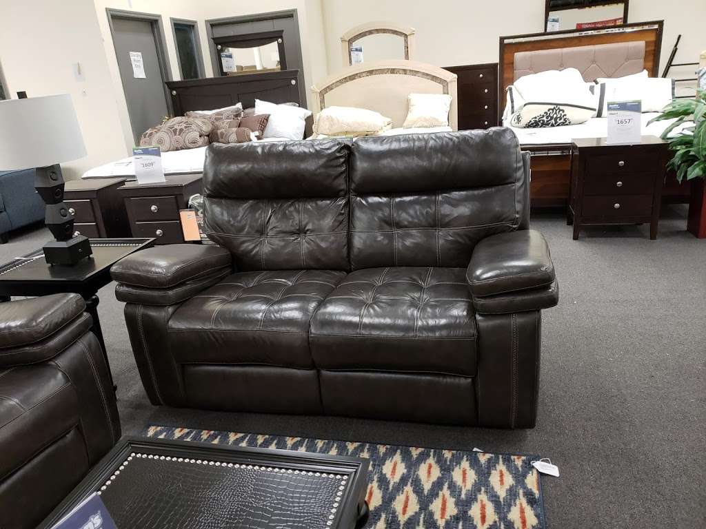 Aaron S Furniture Store 457 E Plaza Dr Mooresville Nc 28115 Usa