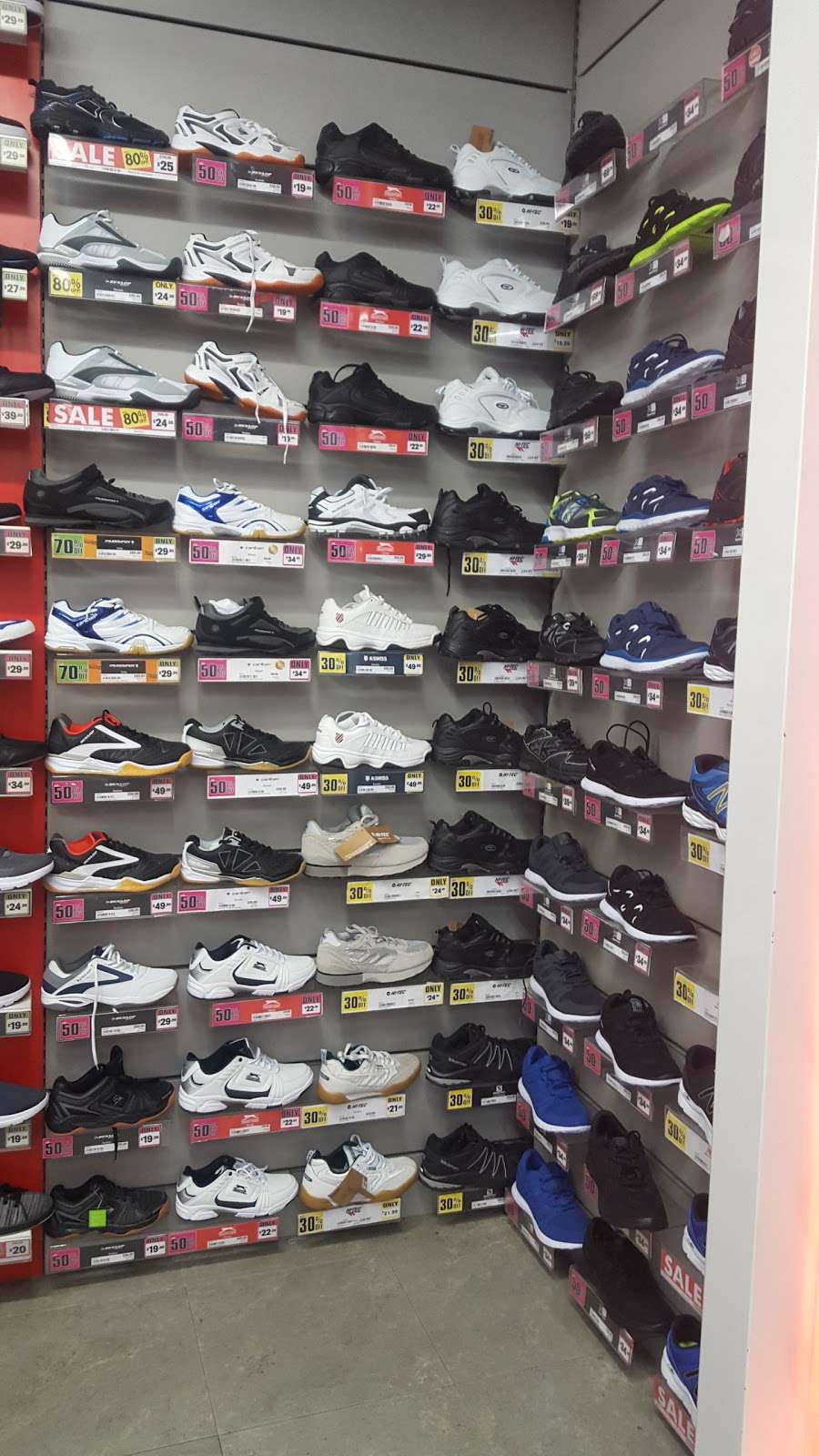 Sports Direct Kilburn | 3, 162 Kilburn High Rd, London NW6 4JD, UK | Phone: 0344 332 5066