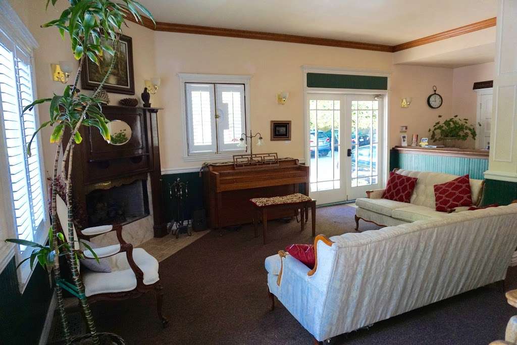 Bracken Fern Manor | 815 Arrowhead Villa Rd, Lake Arrowhead, CA 92352, USA | Phone: (909) 336-5000