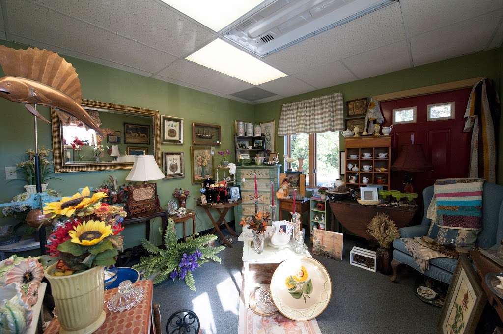 Lynns Vintage Flair | 244 Newburyport Turnpike, Rowley, MA 01969, USA | Phone: (978) 948-5005