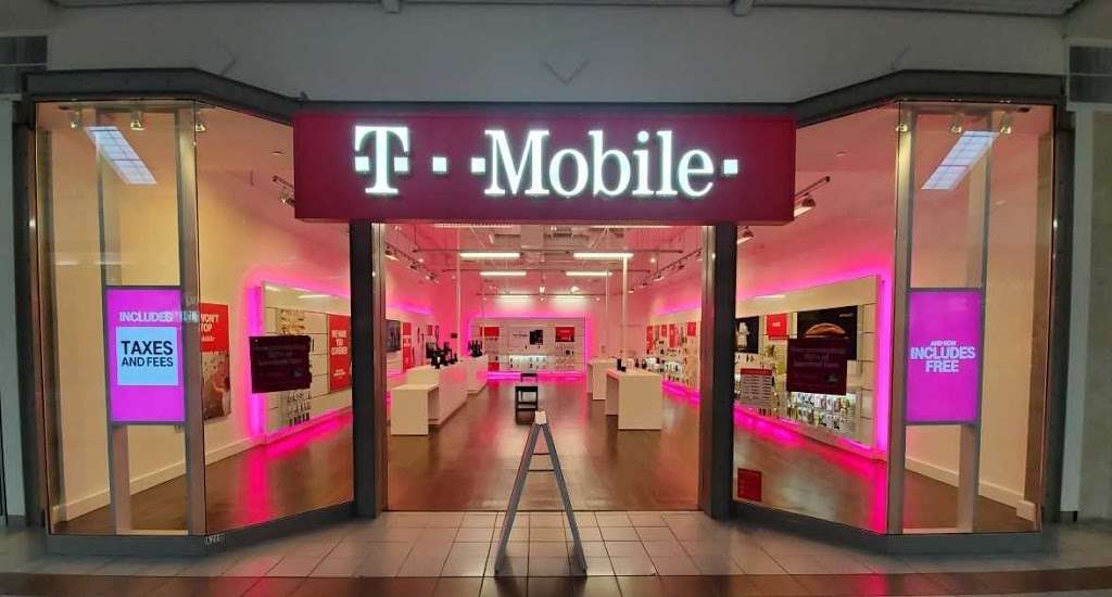 T-Mobile | 2 Galleria Mall Dr Ste A 206, Taunton, MA 02780, USA | Phone: (508) 386-1722