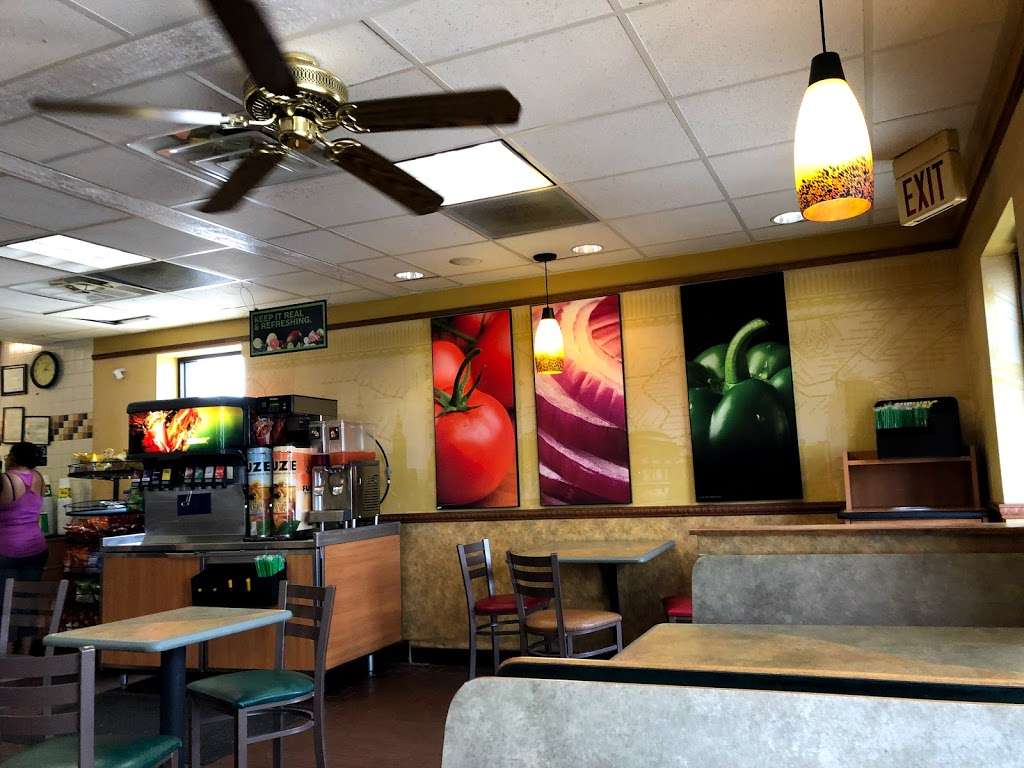 Subway | 455 W Pioneer Pkwy, Grand Prairie, TX 75051, USA | Phone: (972) 264-9898