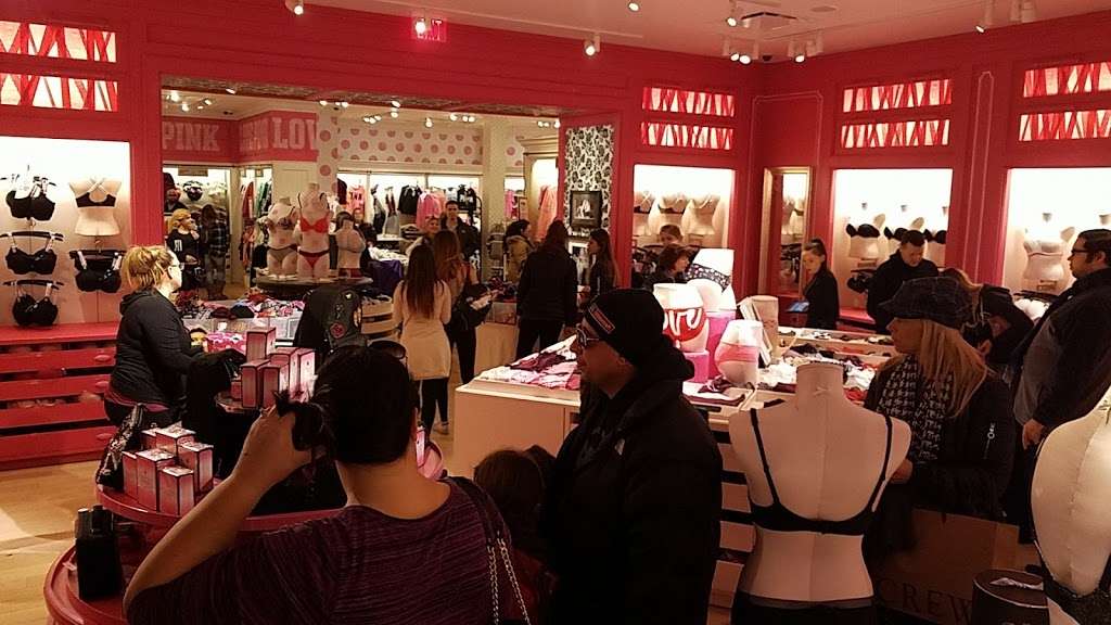 Victorias Secret & PINK | 3710 U.S. 9 #1701, Freehold, NJ 07728 | Phone: (732) 431-4224