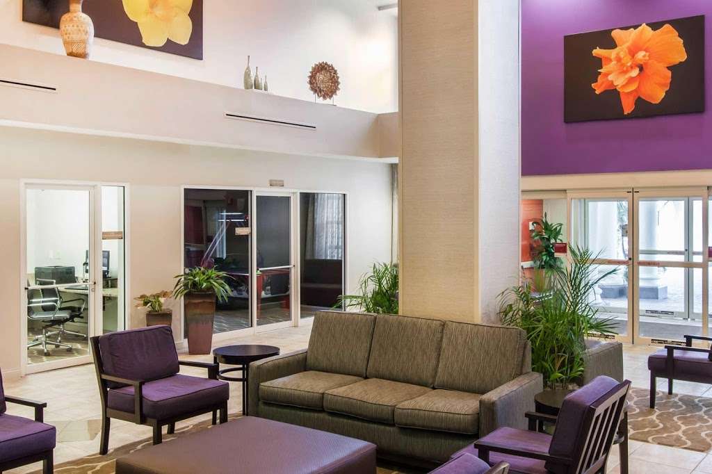 Comfort Suites Maingate East | 2775 Florida Plaza Blvd, Kissimmee, FL 34746 | Phone: (407) 397-7848