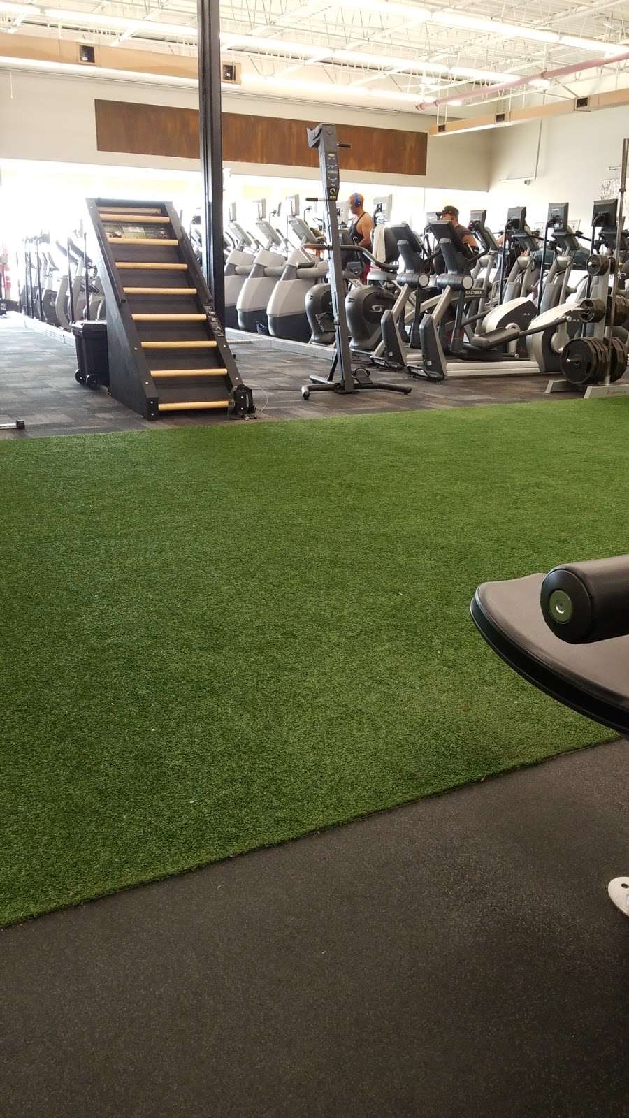 XSport Fitness | 289 N Weber Rd, Bolingbrook, IL 60440, USA | Phone: (630) 679-1820