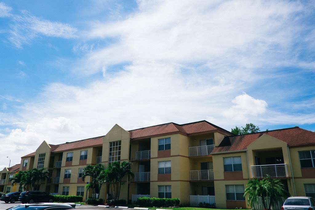 Palm Gardens Apartments | 19098 NW 57th Ave, Hialeah, FL 33015, USA | Phone: (305) 625-8118