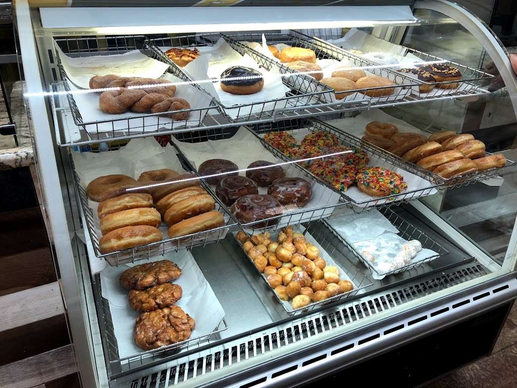 DoughJs Chicken and Donuts | 155 E Central Ave, Webster, FL 33597, USA | Phone: (352) 569-8000