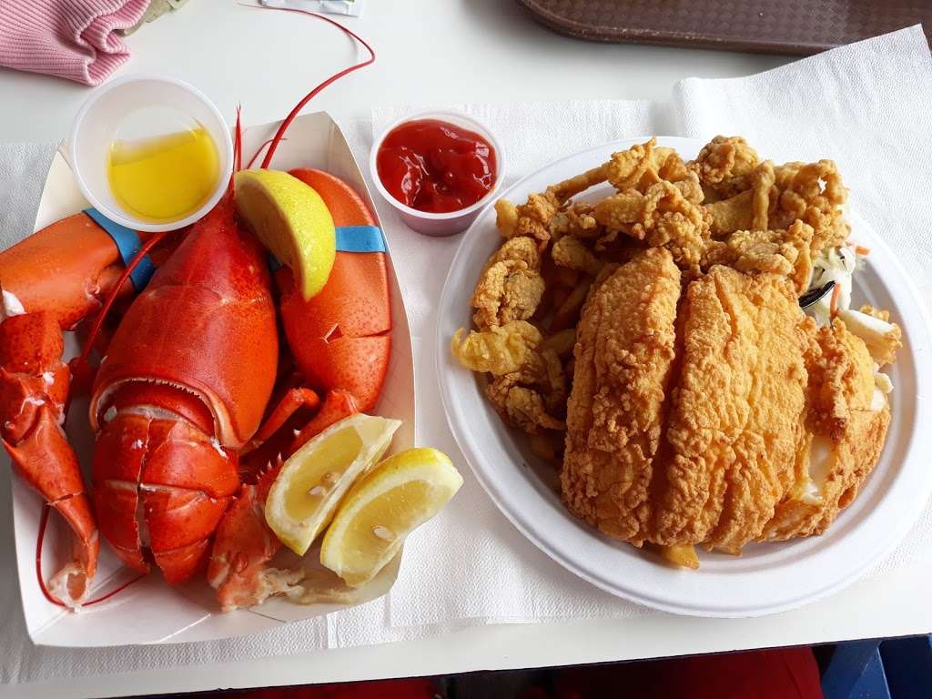 Markeys Lobster Pool | 420 NH-286, Seabrook, NH 03874, USA | Phone: (603) 474-2851