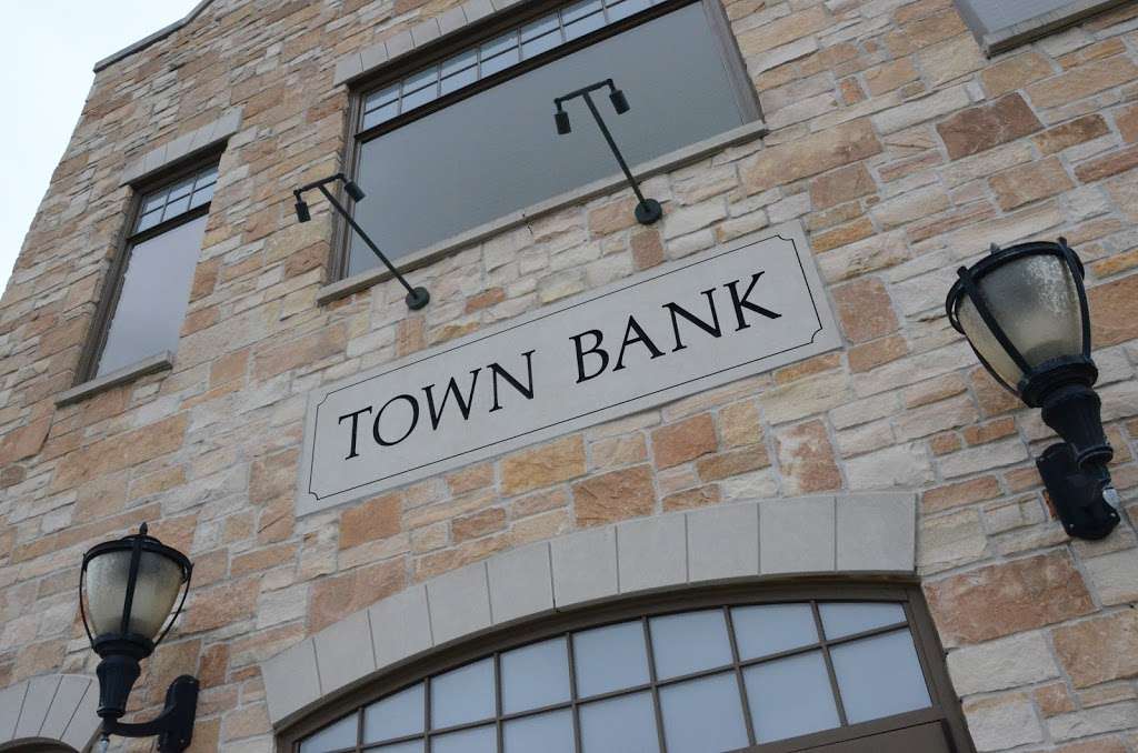 Town Bank | 850 W N Shore Dr, Hartland, WI 53029, USA | Phone: (262) 367-1900