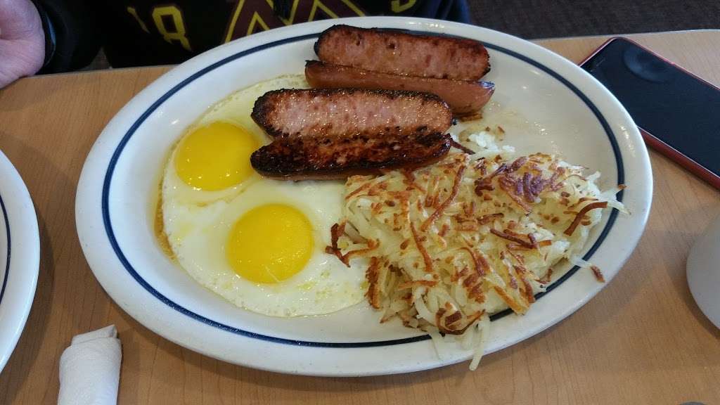 IHOP | 2131 Willow Rd, Glenview, IL 60025, USA | Phone: (847) 657-9570