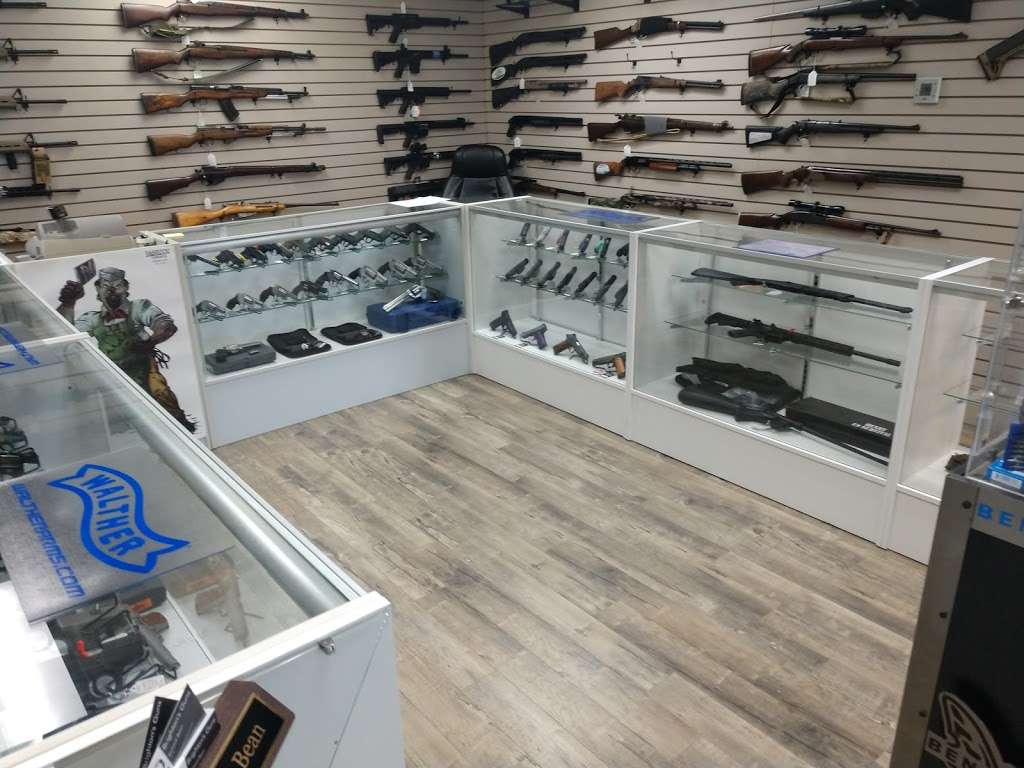 Brightons Guns | 200 Island Plaza Ct, Stevensville, MD 21666 | Phone: (410) 643-4788